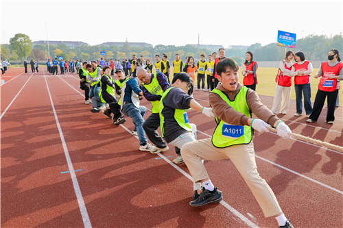 拔河2_副本.jpg 拔河2_副本.jpg