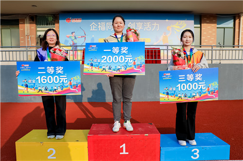 頒獎(jiǎng)-羽毛球女_副本.jpg 頒獎(jiǎng)-羽毛球女_副本.jpg